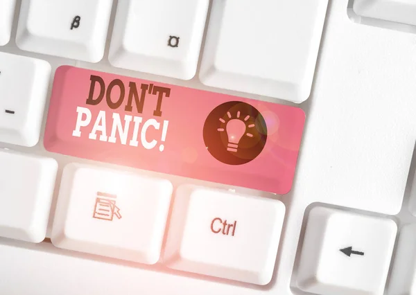 Word írás szövege Don T Panic. Üzleti koncepció hirtelen úgy érzi, hogy aggódik, vagy megijedt, hogy nem tud viselkedni. — Stock Fotó