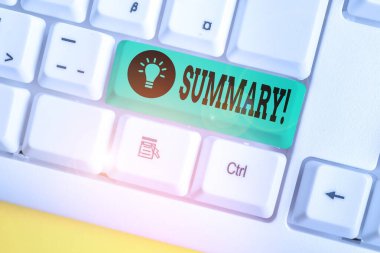 El yazısı metin yazma Özeti. Kavram anlamı kısa bir ifade veya bir şey konu ana noktalarının hesabı Beyaz pc klavye beyaz arka plan tuşu kopyalama alanı üzerinde boş not kağıdı ile.