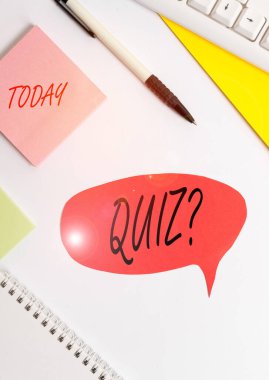 Kelime yazma testi sorusu. Bilgi testi için iş kavramı bireyler ya da takımlar arasındaki rekabet olarak masaya kırmızı baloncuklu kopya alanı kağıdı.