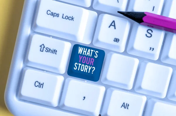 Texto de escrita de palavras What S Is Your Storyquestion. Conceito de negócio para analisador de perguntar demonstrando sobre eventos da vida passada Teclado pc branco com papel de nota vazio acima da cópia da chave de fundo branco — Fotografia de Stock