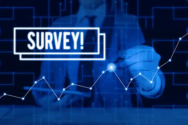 Znak tekstowy pokazujący Survey. Conceptual photo research method used for collecting data from a predefined group Kobieta nosi formalny strój roboczy prezentuje prezentację przy użyciu inteligentnego najnowszego urządzenia. — Zdjęcie stockowe