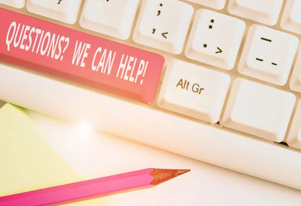 Textschild mit Fragestellung, wir können helfen. konzeptionelle Foto bietet Hilfe für diejenigen, die weiße PC-Tastatur mit leerem Notizpapier über weißem Hintergrund Schlüssel Kopierraum wissen will. — Stockfoto