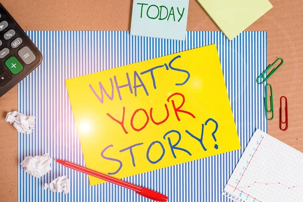 Texto de escritura de palabras What S Is Your Storyquestion. Concepto de negocio para el analizador de preguntar demostrando acerca de eventos de la vida pasada de cartón rayado cuaderno oficina estudio suministros carta papel . —  Fotos de Stock