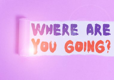 El yazısı metni. Nereye gidiyorsun? Kavram, birisine nereye gideceğini sormak için kullanılır. Karton ortadan ikiye ayrılır ve düz bir masa arkaplanının üzerine yerleştirilir..