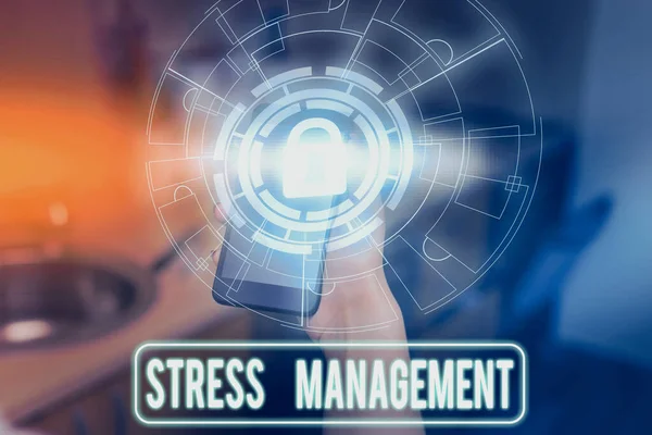 Tekstbord met Stress Management erop. Conceptuele fotomethode om stress en de effecten ervan te beperken door manieren te leren Fotosysteem netwerkschema moderne technologie slim apparaat. — Stockfoto