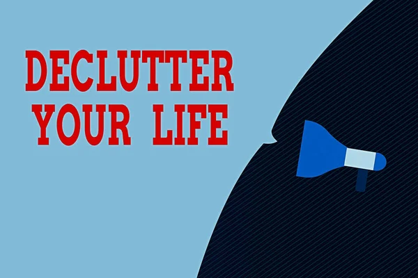 単語の執筆テキストはあなたの生命をDeclutter 。生活の中で余分なものや情報を排除するためのビジネスの概念空のスピーチバブルは、写真メガホンの半分をカバーして発表を行います. — ストック写真