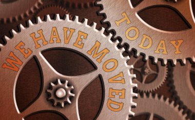 Taşındığımızı gösteren bir not yazıyorum. İş fotoğrafı gösterimi bir konuttan başka bir yere taşınacak.