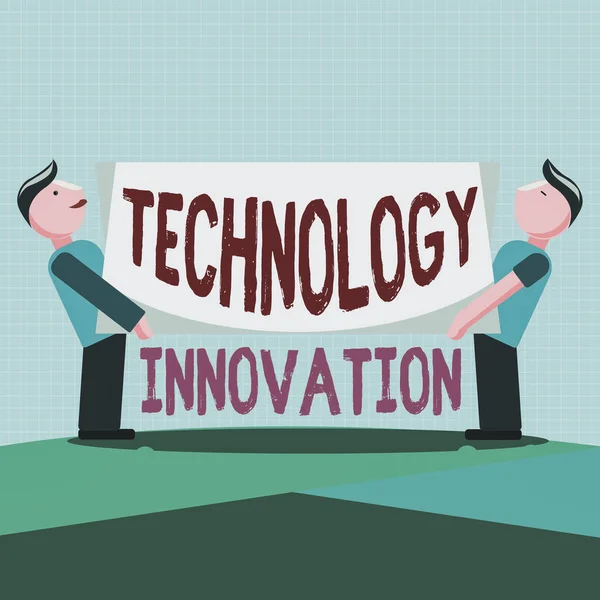Schrijfnotitie over technologische innovatie. Zakelijke foto presentatie van belangrijke technologische veranderingen van producten Twee mannen staande dragen Rechthoekige Blanco Panel Board op beide zijden. — Stockfoto