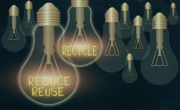 Kézírás szöveg Az újrahasznosítás csökkentése. A környezetvédelmi szempontból felelős fogyasztói magatartás fogalma. — Stock Fotó