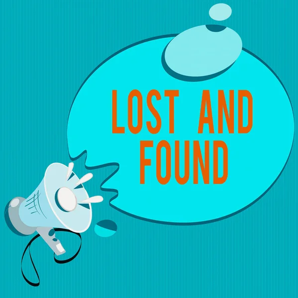 Signo de texto que muestra Lost And Found. Foto conceptual un lugar donde los artículos perdidos se almacenan hasta que recuperaron Megáfono con el icono de efecto de sonido y burbuja de pensamiento redondo en blanco . —  Fotos de Stock