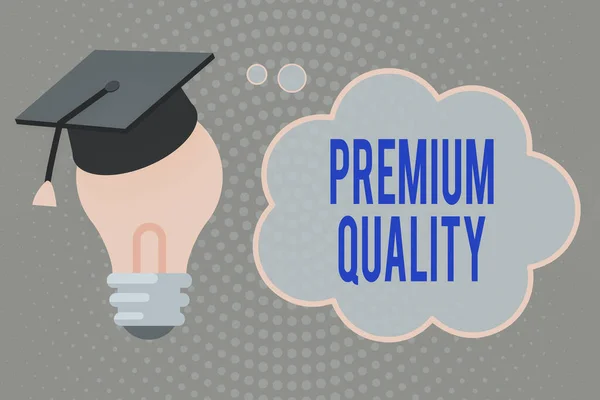 Tekst pisma Premium Jakość. Koncepcja oznacza markę, która osiąga najwyższy standard 3D Graduation Cap Thinking Spoczywanie na żarówce z pustą chmurą Myśl Bubble. — Zdjęcie stockowe