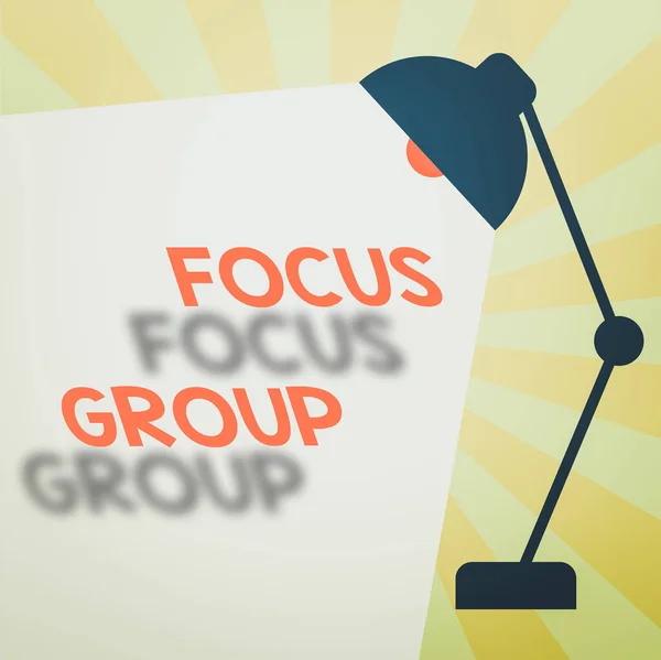 A Focus Group-ot bemutató levél. Business photo showcasing áll óvatosan kiválasztott résztvevők, hogy visszajelzést Asztali medál lámpaernyő állítható a Light Beam Ray helyet szöveg. — Stock Fotó