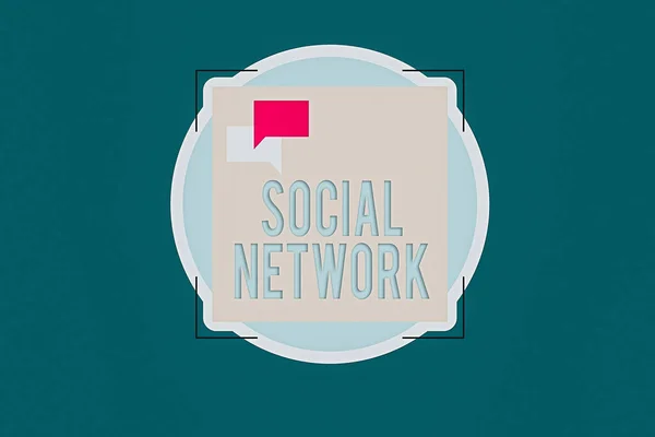 Szóírás szöveg Social Network. Üzleti koncepció az egyének közötti egyéni kapcsolat keretéhez Két üres beszédbuborék átfedés a kör feletti üres téren. — Stock Fotó