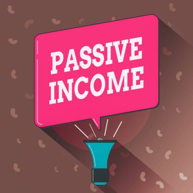 Pasif Gelir 'i gösteren kavramsal el yazısı. Kiralık mallardan elde edilen iş fotoğrafı metinleri ve diğer işletmeler Megaphone Handheld Amplifikatör ve Boş Konuşma Baloncuğu.