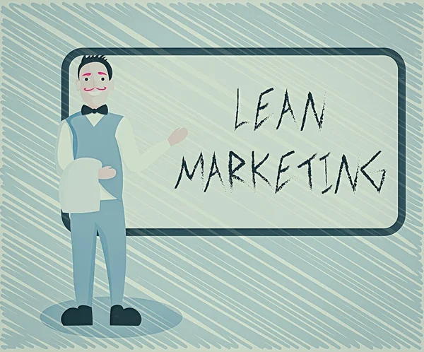 Текстовий знак, що показує Lean Marketing. Концептуальна фотографія, що відповідає за тестування стратегії роздрібної торгівлі та місця, яка працює експертно Чоловік Офіціант Усміхнений Постійно в уніформі Рука Представляє порожню дошку меню . — стокове фото