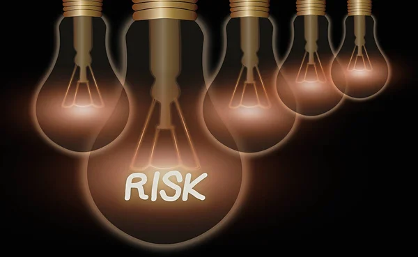 Kézírás szöveg kockázat. A fogalom jelentése a várható keresetektől való eltéréssel kapcsolatos jövőbeli bizonytalanságot jelent. — Stock Fotó