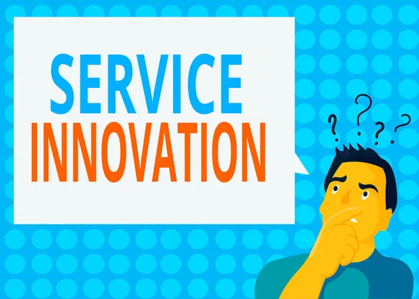 Почерк написания текста Service Innovation. Концепция означает изменение способа обслуживания клиентов для большей ценности Человек Выражение запутанной руки на рту Знак вопроса Знак пустой текстовый пузырь . — стоковое фото