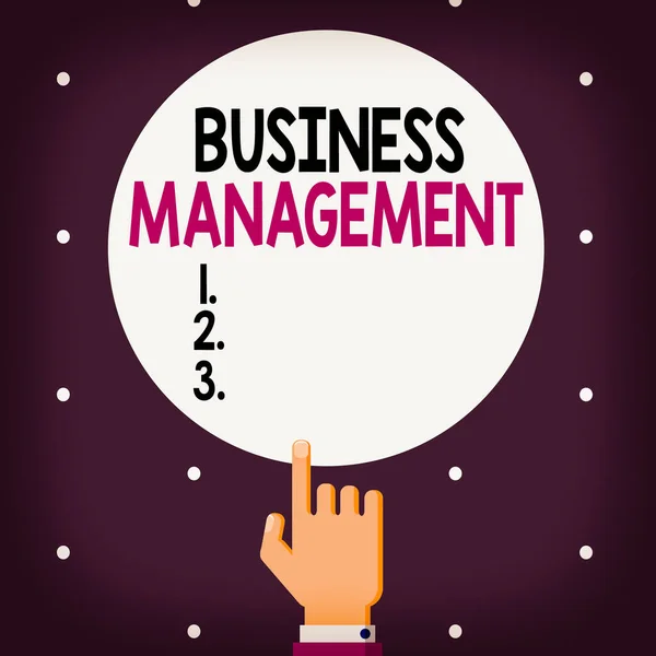 Tekst schrijven Business Management. Zakelijk concept voor de handeling van het organiseren om de doelstellingen te bereiken Man Hu analyse Hand Pointing up Index vinger aanraken Solid Color Circle. — Stockfoto