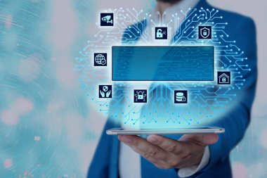 Web bağlantısıyla bilgisayarlara uzaktan erişim ve kontrol sağlandı. Sistem Yöneticisi Sorunları Düzeltmeye, Yazılım Kurulumuna, Veri Yapılandırma Aletleri Ayarlarına Yardım Eder.