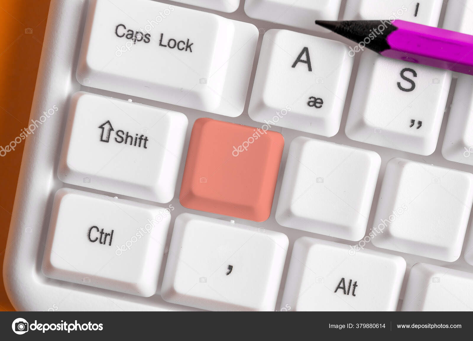Hørehæmmet skør varemærke Forretningskoncept med noter og PC Keyboard. Farverig Pc Mock Up Tastatur  med tomme Copy Space Over White Copy Cpace. Blanke Mockup plads til  tekstbesked. — Stock-foto © artursz #379880614
