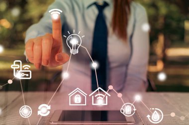 Fütüristik Bilgiler Arayüzü Elementleri Ücretsiz Wi-Fi Bağlantı Simgesi Kullanılarak Bulanıklaştırıldı. İnternet Teknolojisi Kablosuz ve Ağ Kavramı.