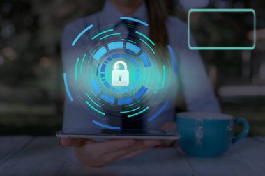 Sanal ekrandaki en son dijital teknolojinin grafikleri asma kilit güvenliği. Güvenli İnternet Ağı Web Veri Uygulama Sistemi.