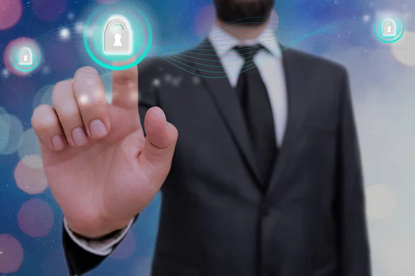 Grafica della più recente protezione della tecnologia digitale Sicurezza del lucchetto dei dati sul display virtuale. Uomo d'affari con serratura per garantire. — Foto Stock