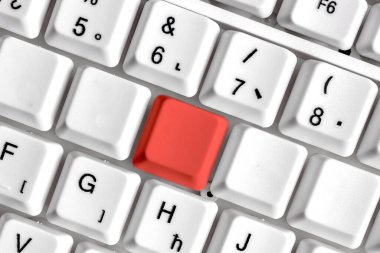Not ve Klavyeli İş Konsepti. Boş Kopya Boşluğu Beyaz Kopyalama Cpace 'inin üzerinde Renkli Pc Mock Klavyesini Yapıştır. Metin İletisi için Boş Model Boşluğu.