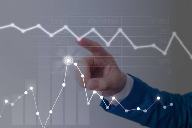 Erkek Akıllı Telefon Yükselen Eğilimler Performans Çubuğu Grafik Geliri Artırıyor. Yükselen Artan Hareket, Yükselen Finansal Hisse Çizelgesi Durum Raporu Gösteriliyor.