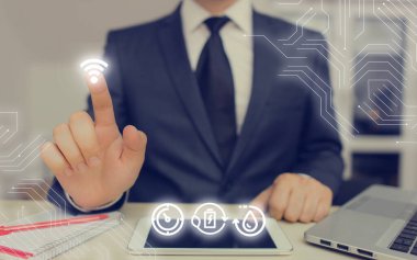 Fütüristik Bilgiler Arayüzü Elementleri Ücretsiz Wi-Fi Bağlantı Simgesi Kullanılarak Bulanıklaştırıldı. İnternet Teknolojisi Kablosuz ve Ağ Kavramı.