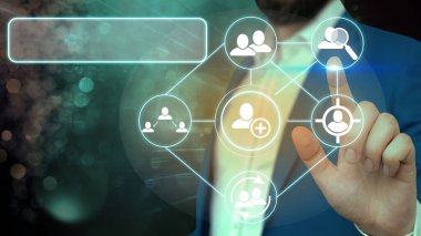 Bilgi işlem elemanları ve düz simgelerle bilgi işlem. En Son Dijital Teknoloji, Sosyal Medya, Ağ Bağlantısı ve İletişim, İş, Mali Konsept.