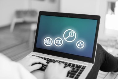 Güvenli Vatandaş Tanımlama Kimlik Detayları Dijital Bilgisayar Modern Teknoloji Uygulamasında saklanıyor. Ulusal Nüfus Sayımı Veri Gerçekleri Bilgileri.