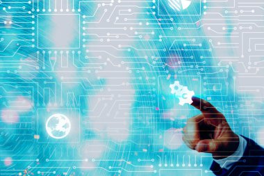 Web bağlantısıyla bilgisayarlara uzaktan erişim ve kontrol sağlandı. Sistem Yöneticisi Sorunları Düzeltmeye, Yazılım Kurulumuna, Veri Yapılandırma Aletleri Ayarlarına Yardım Eder.