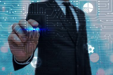 Web bağlantısıyla bilgisayarlara uzaktan erişim ve kontrol sağlandı. Sistem Yöneticisi Sorunları Düzeltmeye, Yazılım Kurulumuna, Veri Yapılandırma Aletleri Ayarlarına Yardım Eder.