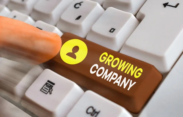 Nota de redacción que muestra la compañía en crecimiento. Foto de negocios mostrando una firma de negocios que todavía está en proceso de desarrollo . — Foto de Stock