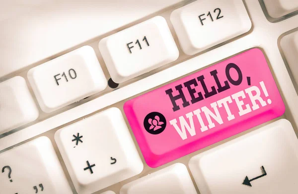 Señal de texto que muestra Hola, Winter. Saludo fotográfico conceptual utilizado cuando pasa la estación fría del año . —  Fotos de Stock