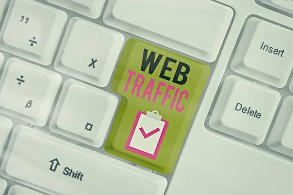 Handskrift text skriva webbtrafik. Begreppet betyder mängd webbanvändare och försök till besök mätt på en webbplats. — Stockfoto