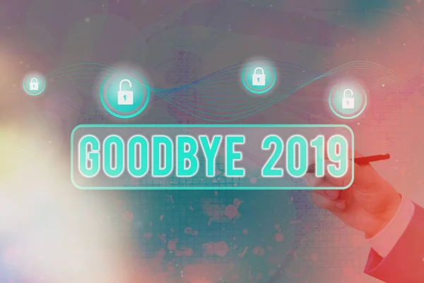 Написання тексту Прощання 2019 року. Бізнес-концепція для привітання та святкування з Новим роком та привітання 2020 року . — стокове фото