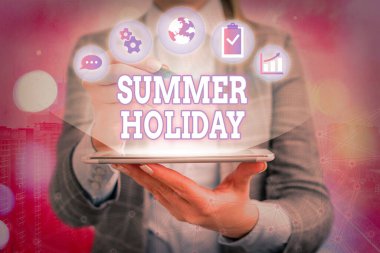 Yaz Tatili 'ni yazan el yazısı metinleri. Kavram, yazın rahatlamak ve eğlenmek için özel bir zaman aralığı anlamına gelir..