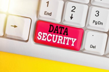 Veri Güvenliğini gösteren mesaj işareti. Kavramsal fotoğraf önemli bir bireysel veriyi yetkisiz erişimden korudu.