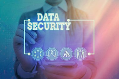 Veri Güvenliğini gösteren kavramsal el yazısı. İş fotoğrafı metni önemli bir bireysel veriyi yetkisiz erişimden korudu.