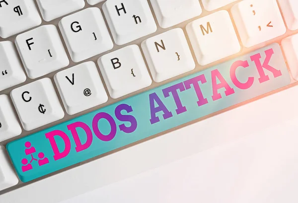 Signo de texto que muestra Ddos Attack. Foto conceptual perturbado el acceso al servidor normal causado por el sistema malicioso . — Foto de Stock