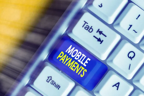 문자 Mobile Payments.. 스마트폰을 통해 처리되는 금융 거래에 대한 비즈니스 개념. — 스톡 사진