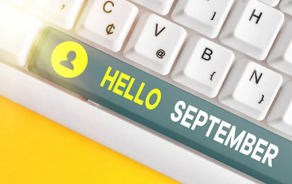 Signo de texto que muestra Hello September. Saludo conceptual a la foto para conmemorar el noveno mes del año . — Foto de Stock