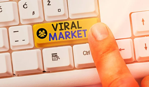 바이러스 시장을 보여 주는 글쓰기. 상품이나 서비스를 통해 메시지나 동영상을 전달하고 전달하는 사업 사진. — 스톡 사진