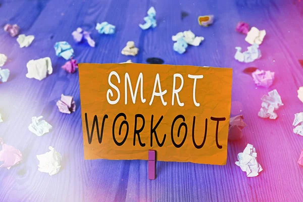 Εννοιολογική γραφή χεριών που δείχνει Smart Workout. Επιχειρηματική φωτογραφία προβάλλοντας κατάλληλα σχεδιασμένη άσκηση για τη μεγιστοποίηση της ανάπτυξης των μυών. — Φωτογραφία Αρχείου