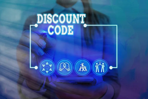 삽입 손 글씨는 Discount Code 를 보여 줍니다. 개인화 된 바우처로 제품의 가격을 내리기 위해 비즈니스 포토 텍스트. — 스톡 사진