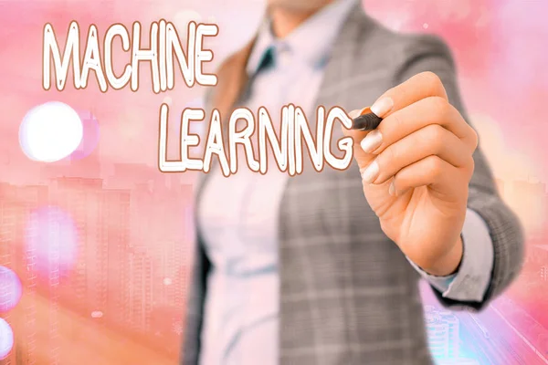 Texto de escritura de palabras Machine Learning. Concepto de negocio para el concepto de que un ordenador puede aprender nuevos datos por sí mismo . — Foto de Stock