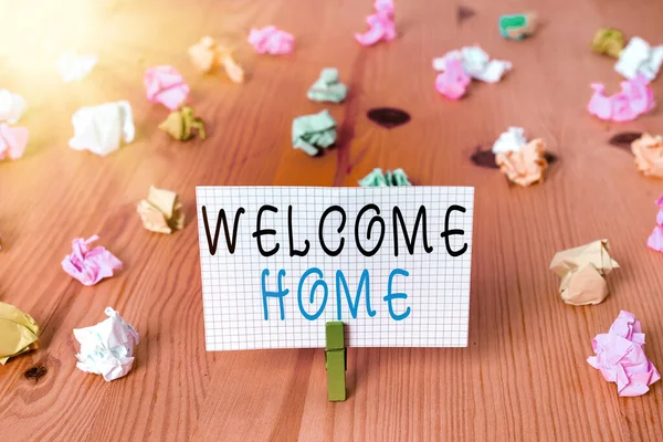 Escritura a mano conceptual que muestra Welcome Home. Foto de negocios que muestra saludos dulces, positivos, motivacionales e inspiradores de inauguración de la casa . — Foto de Stock