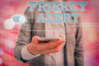 Mahremiyet Alarmını gösteren metin işareti. Kavramsal fotoğraf kullanıcıyı verilerinizi çalma riskine karşı uyarır.